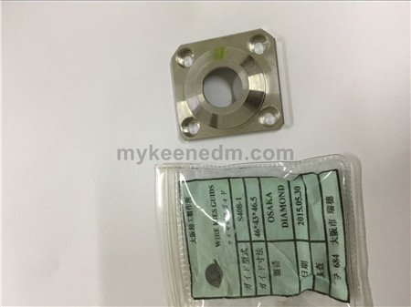 Lower flush nozzle plate